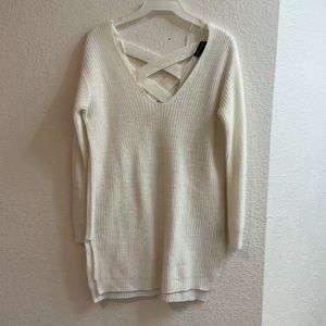 Sweater with V-neckline at the back